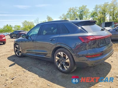 Drugie zdjęcie samochodu z przodu: 2022 AUDI E-TRON PREMIUM VIN:WA1AAAGE0NB009960 - miniatura