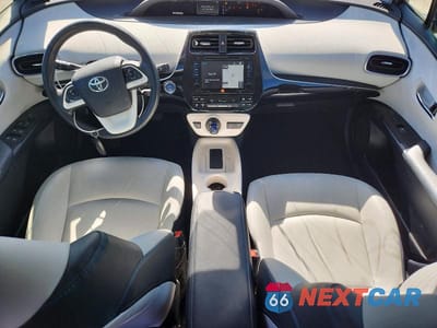Zdjęcie 8 z 12 samochodu: 2016 TOYOTA PRIUS FOUR TOURING VIN:JTDKARFUXG3518811 - miniatura