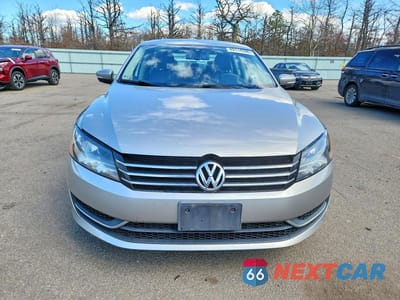 Piąte zdjęcie samochodu w środku: 2013 VOLKSWAGEN PASSAT SE VIN:1VWBP7A35DC077437 - miniatura