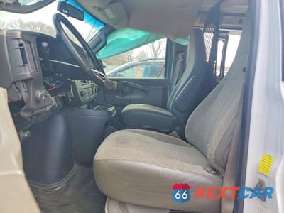 Zdjęcie 7 z 13 samochodu: 2022 CHEVROLET EXPRESS 2500 DELIVERY VAN VIN:1GCWGAF71N1204503 - miniatura