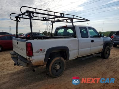 Trzecie zdjęcie samochodu z tyłu: 2005 CHEVROLET SILVERADO K2500 HEAVY DUTY VIN:1GCHK29U45E300424 - miniatura