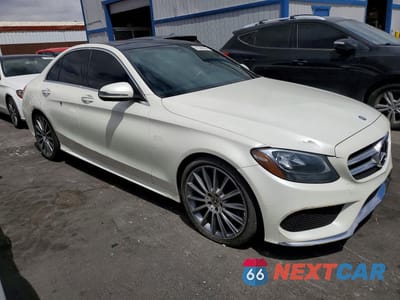 Czwarte zdjęcie samochodu z boku: 2017 MERCEDES-BENZ C 300 VIN:55SWF4JB7HU225026 - miniatura