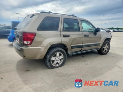 Trzecie zdjęcie samochodu z tyłu: 2005 JEEP GRAND CHEROKEE LAREDO VIN:1J4GR48K05C501908 - miniatura