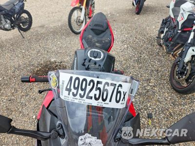 Piąte zdjęcie samochodu w środku: 2025 KAWASAKI EX500 A VIN:ML5EXGJ10SDA67630 - miniatura