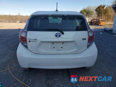 Zdjęcie 6 z 13 samochodu: 2012 TOYOTA PRIUS C THREE VIN:JTDKDTB33C1511075 - miniatura