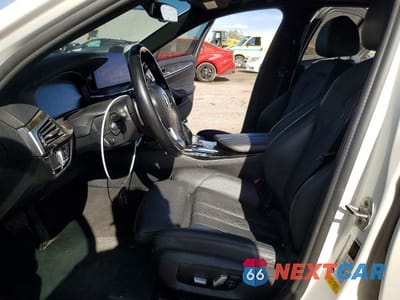 Zdjęcie 7 z 12 samochodu: 2021 BMW 530 I VIN:WBA53BH03MCF71161 - miniatura