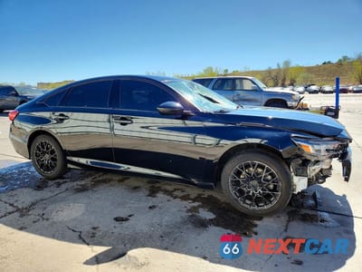 Czwarte zdjęcie samochodu z boku: 2018 HONDA ACCORD LX VIN:1HGCV1F10JA053329 - miniatura