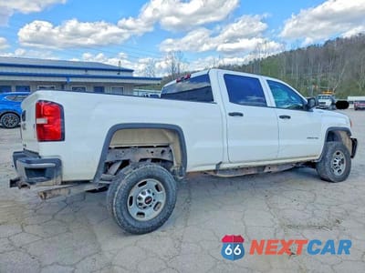 Trzecie zdjęcie samochodu z tyłu: 2018 GMC SIERRA K2500 HEAVY DUTY VIN:1GT12REG2JF156094 - miniatura