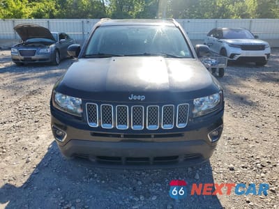 Piąte zdjęcie samochodu w środku: 2017 JEEP COMPASS LATITUDE VIN:1C4NJDEB7HD125344 - miniatura