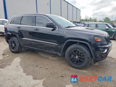 Czwarte zdjęcie samochodu z boku: 2018 JEEP GRAND CHEROKEE LAREDO VIN:1C4RJFAGXJC135425 - miniatura