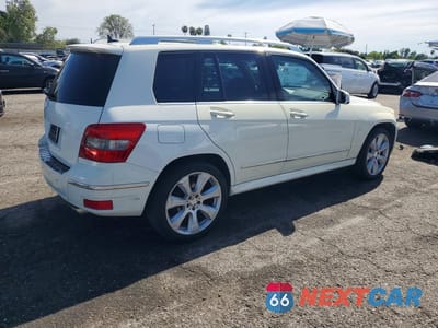 Trzecie zdjęcie samochodu z tyłu: 2011 MERCEDES-BENZ GLK 350 VIN:WDCGG5GB8BF527860 - miniatura