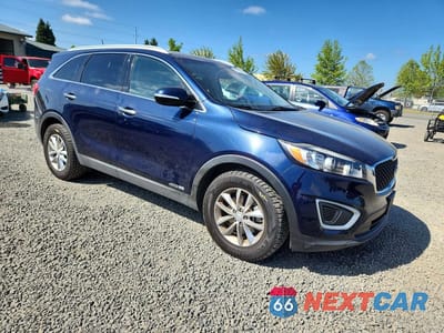 Czwarte zdjęcie samochodu z boku: 2017 KIA SORENTO LX V6 VIN:5XYPGDA54HG333433 - miniatura