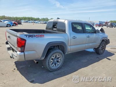 Trzecie zdjęcie samochodu z tyłu: 2018 TOYOTA TACOMA TRD OFF-ROAD VIN:5TFCZ5AN1JX156339 - miniatura