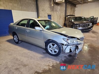 Czwarte zdjęcie samochodu z boku: 2002 TOYOTA CAMRY SE VIN:JTDBE30K520009616 - miniatura