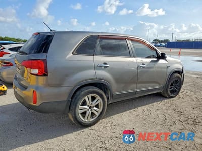 Trzecie zdjęcie samochodu z tyłu: 2014 KIA SORENTO LX VIN:5XYKT3A6XEG535990 - miniatura