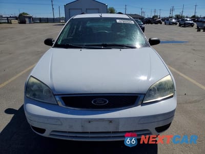 Piąte zdjęcie samochodu w środku: 2006 FORD FOCUS VIN:1FAFP36N16W254824 - miniatura