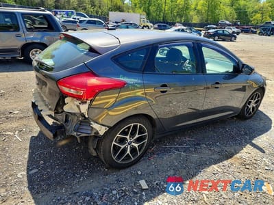 Trzecie zdjęcie samochodu z tyłu: 2017 FORD FOCUS SEL VIN:1FADP3M2XHL252462 - miniatura