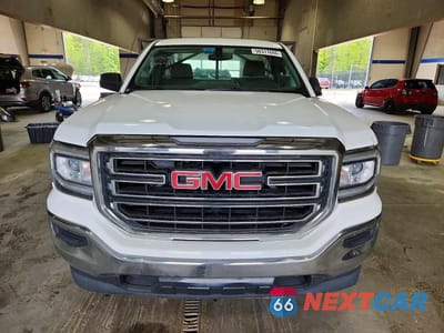 Piąte zdjęcie samochodu w środku: 2018 GMC SIERRA C1500 VIN:1GTN1LEC1JZ900555 - miniatura
