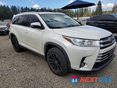Czwarte zdjęcie samochodu z boku: 2019 TOYOTA HIGHLANDER XLE VIN:5TDJZRFH9KS620437 - miniatura