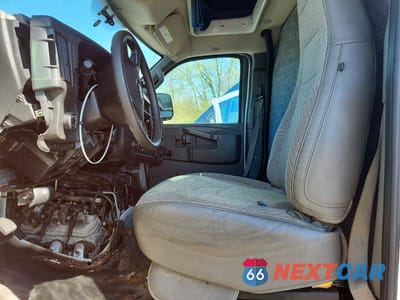 Zdjęcie 7 z 12 samochodu: 2017 CHEV EXPRESS G3500 VIN:1GB0GRFF2H1118072 - miniatura