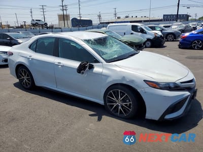 Czwarte zdjęcie samochodu z boku: 2022 TOYOTA CAMRY SE VIN:4T1G11AK2NU051819 - miniatura