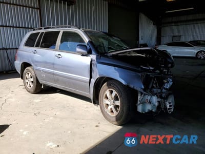 Czwarte zdjęcie samochodu z boku: 2004 TOYOTA HIGHLANDER BASE VIN:JTEDP21A040034408 - miniatura