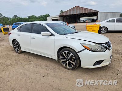 Czwarte zdjęcie samochodu z boku: 2018 NISSAN ALTIMA 2.5 SR VIN:1N4AL3AP9JC275168 - miniatura