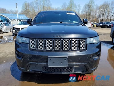 Piąte zdjęcie samochodu w środku: 2018 JEEP GRAND CHEROKEE LAREDO VIN:1C4RJFAG7JC273293 - miniatura