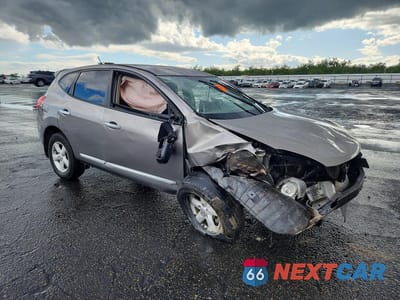 Czwarte zdjęcie samochodu z boku: 2013 NISSAN ROGUE S VIN:JN8AS5MT2DW513693 - miniatura