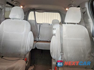 Zdjęcie 10 z 14 samochodu: 2019 TOYOTA SIENNA LE VIN:5TDKZ3DC1KS997191 - miniatura