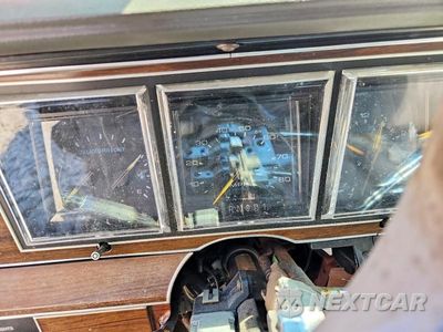 Zdjęcie 9 z 12 samochodu: 1988 LINCOLN TOWN CAR VIN:1LNBM81F9JY623243 - miniatura