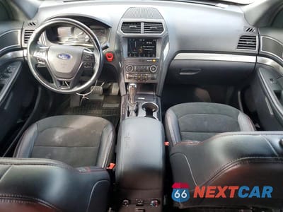 Zdjęcie 8 z 13 samochodu: 2019 FORD EXPLORER XLT VIN:1FM5K8D82KGB00797 - miniatura