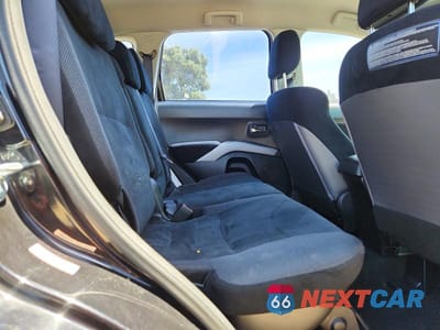 Zdjęcie 11 z 14 samochodu: 2009 MITSUBISHI OUTLANDER ES VIN:JA4LS21WX9Z009474 - miniatura