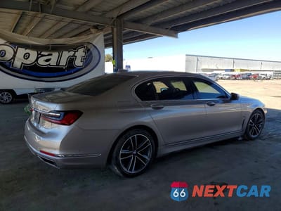 Trzecie zdjęcie samochodu z tyłu: 2020 BMW 750 XI VIN:WBA7U2C05LGM27385 - miniatura