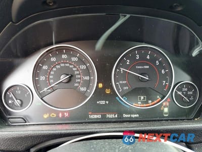 Zdjęcie 9 z 12 samochodu: 2017 BMW 330 XI VIN:WBA8D9G3XHNU64517 - miniatura