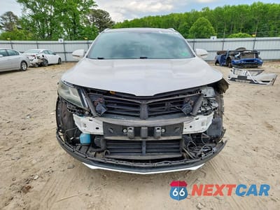 Piąte zdjęcie samochodu w środku: 2017 LINCOLN MKC RESERVE VIN:5LMCJ3C90HUL12094 - miniatura