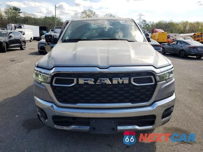 Piąte zdjęcie samochodu w środku: 2025 RAM 1500 BIG HORN VIN:1C6RRFFG1SN571255 - miniatura