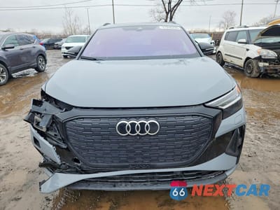 Piąte zdjęcie samochodu w środku: 2024 AUDI Q4 E-TRON PREMIUM VIN:WA1KUAFZ0RP047200 - miniatura