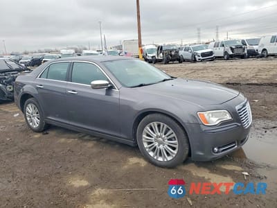 Czwarte zdjęcie samochodu z boku: 2013 CHRYSLER 300C VIN:2C3CCAKGXDH739564 - miniatura