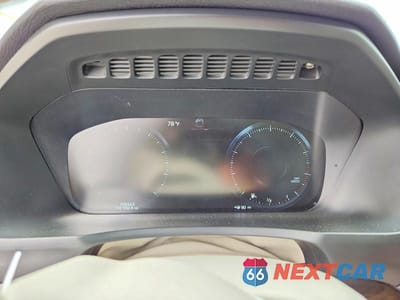 Zdjęcie 9 z 12 samochodu: 2016 VOLVO XC90 T6 VIN:YV4A22PK8G1027398 - miniatura