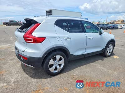Trzecie zdjęcie samochodu z tyłu: 2020 VOLVO XC40 T5 MOMENTUM VIN:YV4162UK1L2282701 - miniatura