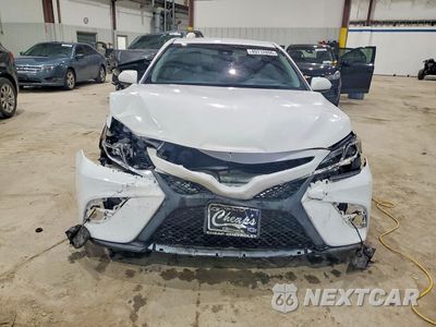 Piąte zdjęcie samochodu w środku: 2018 TOYOTA CAMRY SE VIN:4T1B11HK8JU600790 - miniatura