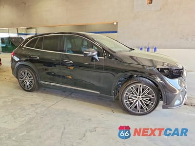 Czwarte zdjęcie samochodu z boku: 2023 MERCEDES-BENZ EQE SUV 350 4MATIC VIN:4JGGM1CB5PA010819 - miniatura