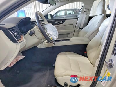 Zdjęcie 7 z 11 samochodu: 2022 VOLVO S60 B5 MOMENTUM VIN:7JRL12TZ0NG162596 - miniatura