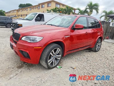 2013 BMW X5 M 5YMGY0C59D0C11700 - główne zdjęcie licytacji z USA - miniatura