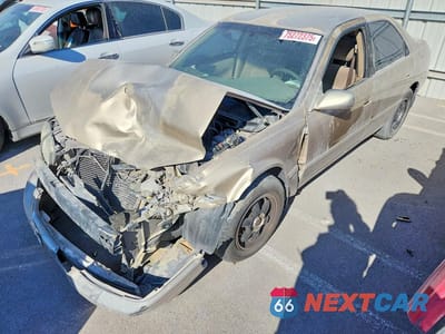 2001 TOYOTA CAMRY LE JT2BG28K110606441 - główne zdjęcie licytacji z USA - miniatura