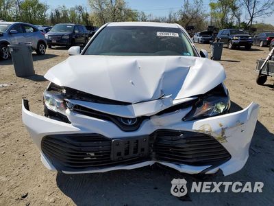 Piąte zdjęcie samochodu w środku: 2019 TOYOTA CAMRY LE VIN:4T1B11HK5KU291829 - miniatura