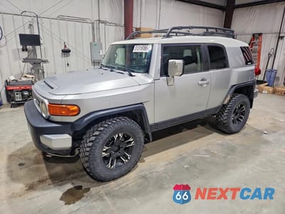 2007 TOYOTA FJ CRUISER BASE JTEBU11F570086448 - główne zdjęcie licytacji z USA - miniatura