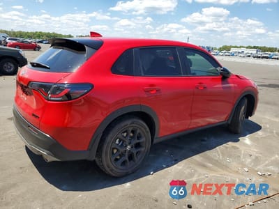 Trzecie zdjęcie samochodu z tyłu: 2025 HONDA HR-V SPORT VIN:3CZRZ1H5XSM751796 - miniatura