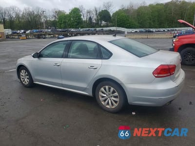 Drugie zdjęcie samochodu z przodu: 2012 VOLKSWAGEN PASSAT S VIN:1VWAP7A38CC064224 - miniatura